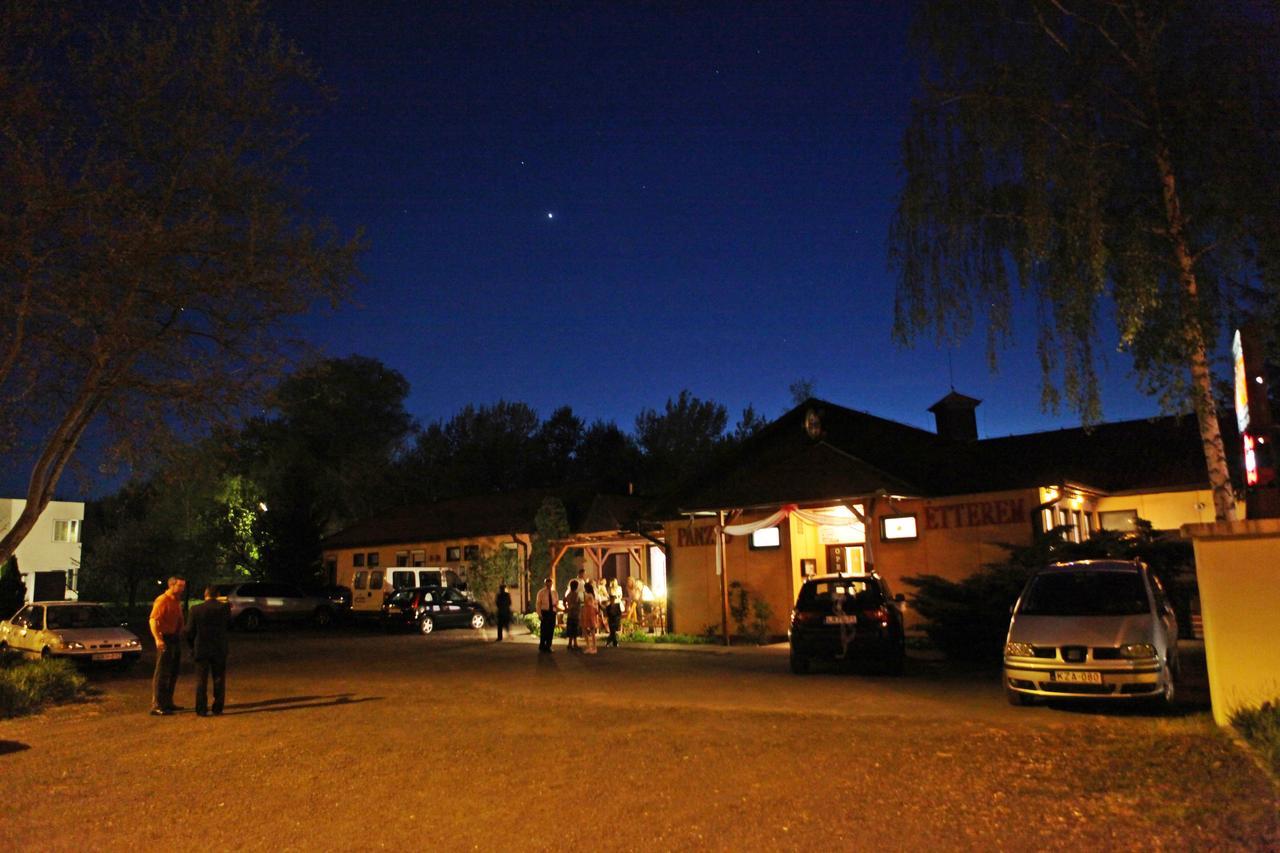 Sztar Motel Etterem Balassagyarmat Екстериор снимка