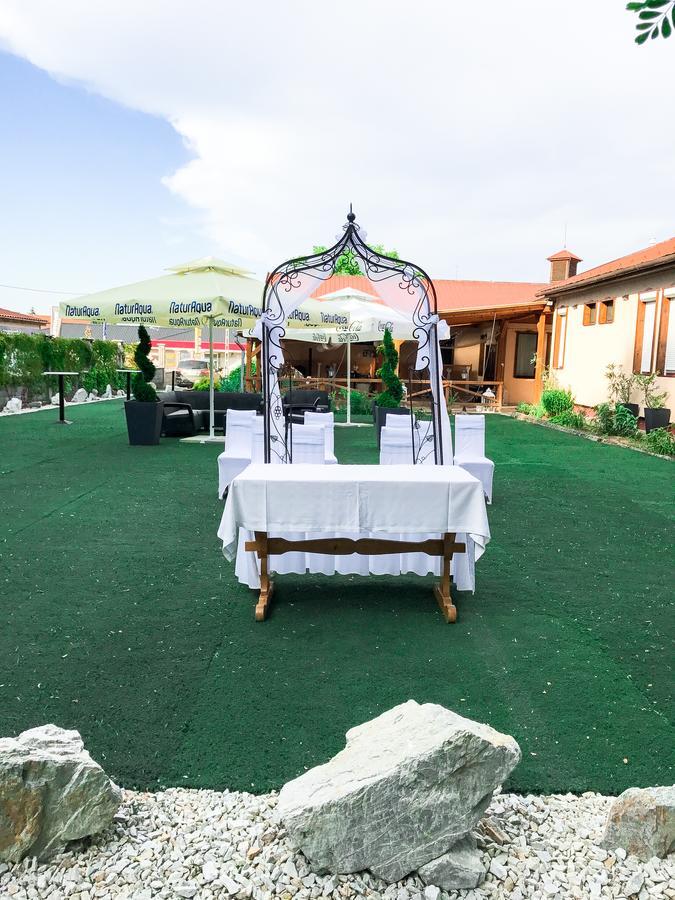 Sztar Motel Etterem Balassagyarmat Екстериор снимка