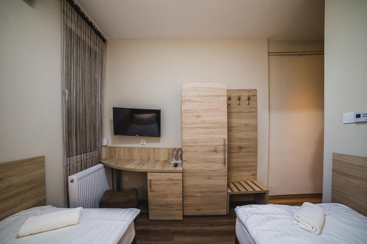 Sztar Motel Etterem Balassagyarmat Екстериор снимка